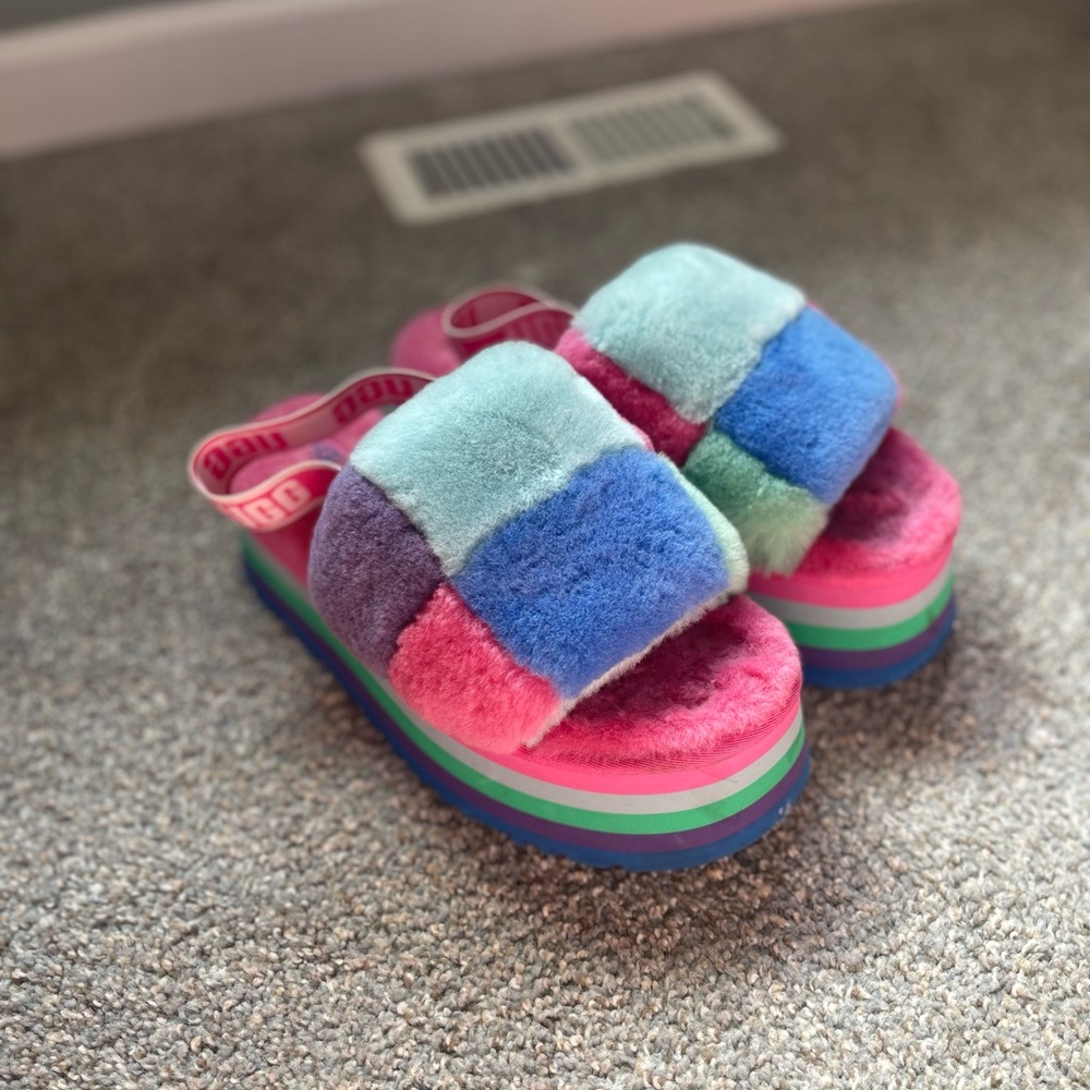 UGG PRIDE DISCO SLIDES